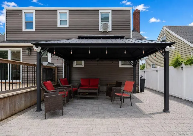Photo 4 of Sale Pending at 11 Chichester Rd, Huntington, NY 11746 | MLS# 1004876 | Listing updated on 2026-08-05