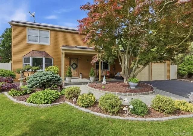 2nd image of 5 Millbrook Ct, Brookhaven, NY 11790 | MLS# 1004895