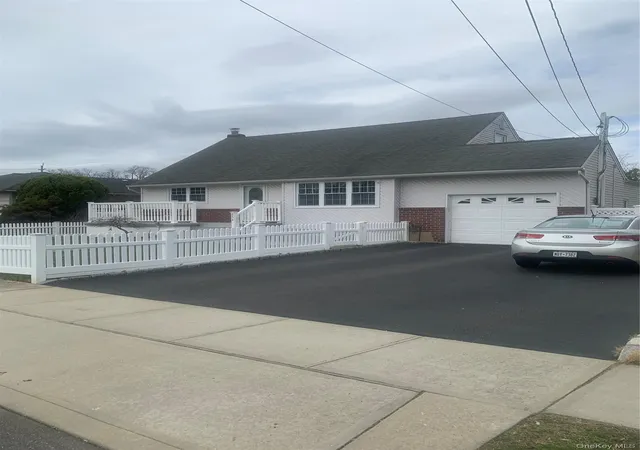 2nd image of 854 Terra Ln, Hempstead, NY 11710 | MLS# 1004908