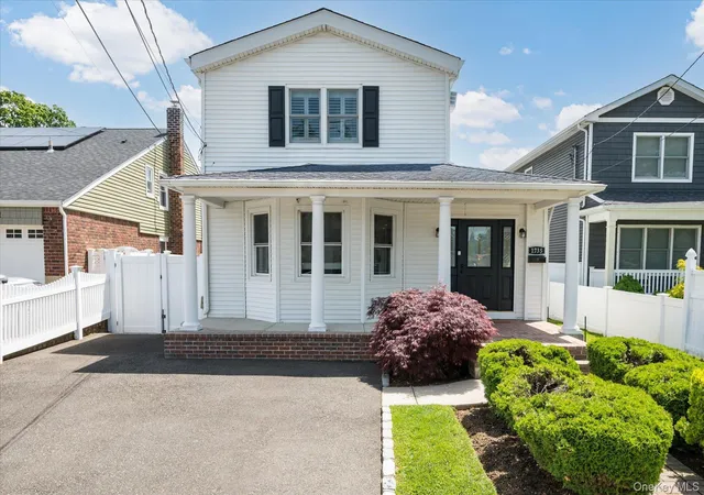 2nd image of 1735 Washington Ave, Hempstead, NY 11783 | MLS# 1004917