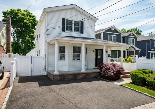 3rd image of 1735 Washington Ave, Hempstead, NY 11783 | MLS# 1004917