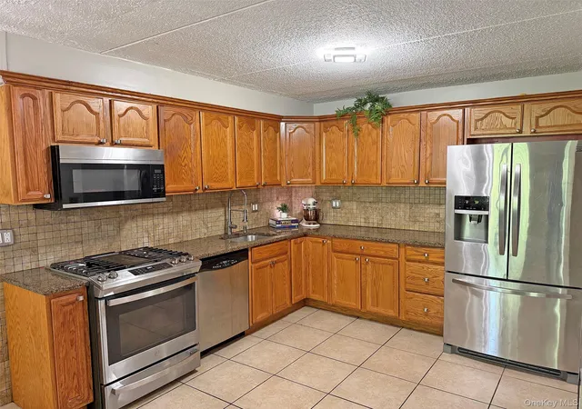 2nd image of 66 Omni Parc Dr, Clarkstown, NY 10954 | MLS# 1004919