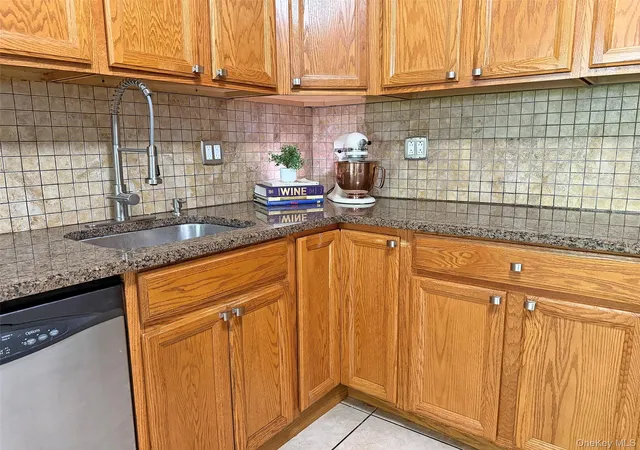 3rd image of 66 Omni Parc Dr, Clarkstown, NY 10954 | MLS# 1004919