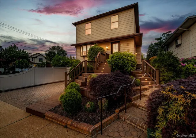 Photo 1 of Sale Pending at 2575 Bayview Ave, Hempstead, NY 11793 | MLS# 1004925 | Listing updated on 2026-08-01