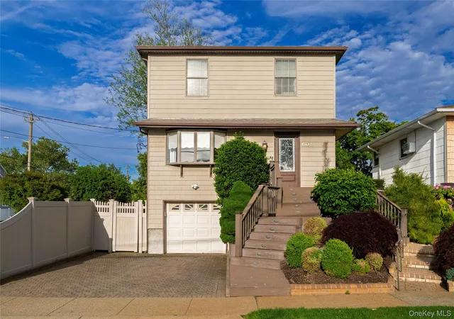 Photo 3 of Sale Pending at 2575 Bayview Ave, Hempstead, NY 11793 | MLS# 1004925 | Listing updated on 2026-08-01