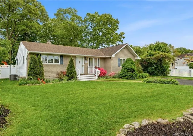 3rd image of 123 Meroke Ln, Islip, NY 11730 | MLS# 1004935
