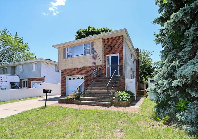 Photo 3 of Sale Pending at 4 Patricia Ct, Bethpage, NY 11714 | MLS# 1004936 | Listing updated on 2026-06-19