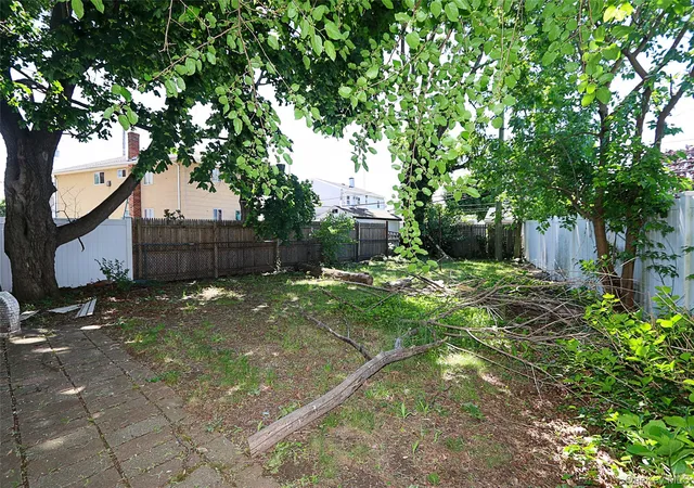 Photo 38 of Sale Pending at 4 Patricia Ct, Bethpage, NY 11714 | MLS# 1004936 | Listing updated on 2026-06-19