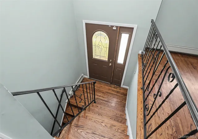 Photo 3 of Sale Pending at 4 Patricia Ct, Bethpage, NY 11714 | MLS# 1004936 | Listing updated on 2026-06-19