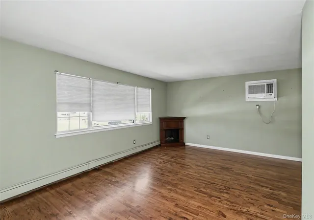 Photo 4 of Sale Pending at 4 Patricia Ct, Bethpage, NY 11714 | MLS# 1004936 | Listing updated on 2026-06-19