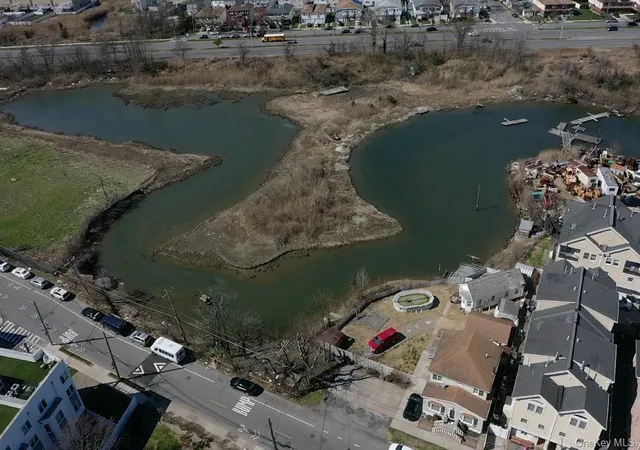 Photo 4 of Sale Pending at 306 Seagirt Ave, Far Rockaway, NY 11691 | MLS# 1004937 | Listing updated on 2026-08-14