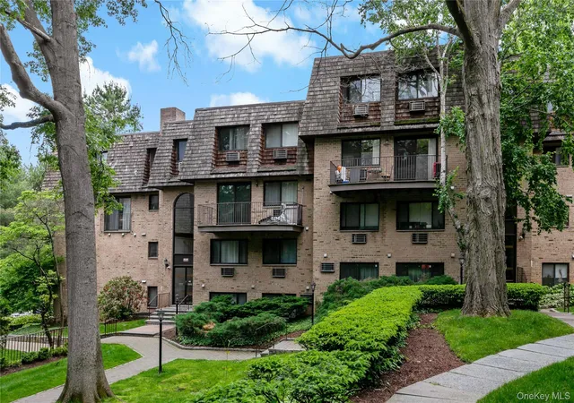 Homes for sale in Greenburgh, NY | 500 Central Park Ave #323, Greenburgh, NY 10583 | MLS# 1004960