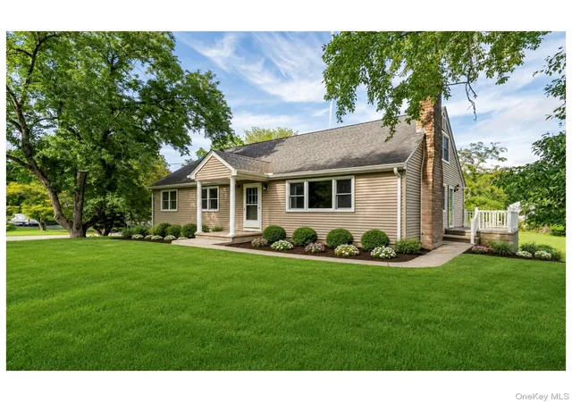 Photo 1 of Single family home for sale at 10 Horseshoe Rd, Mount Kisco, NY 10549 | MLS# 1004970 | Listing updated on 2026-08-28