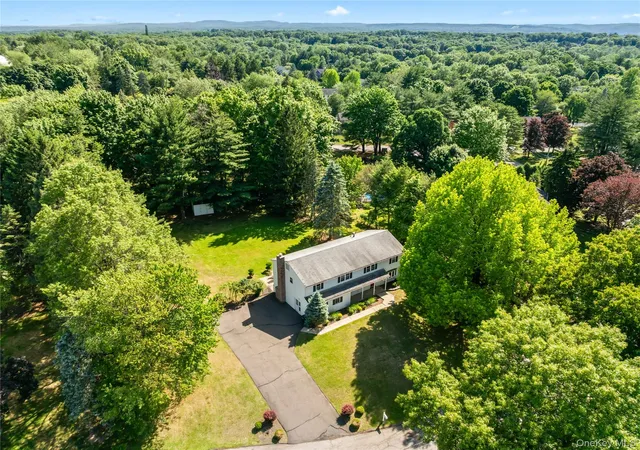 5th image of 5 Daisy Ct, Airmont, NY 10901 | MLS# 1004971