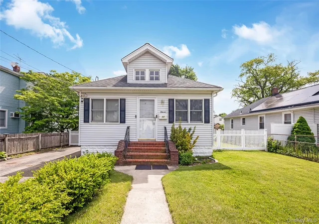 1st image of 11 Locust Ave E, Babylon, NY 11735 | MLS# 1004990