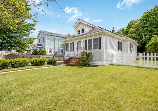 2nd image of 11 Locust Ave E, Babylon, NY 11735 | MLS# 1004990