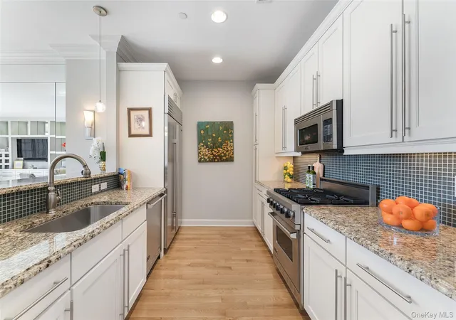 3rd image of 1 Christie Pl, Scarsdale, NY 10583
