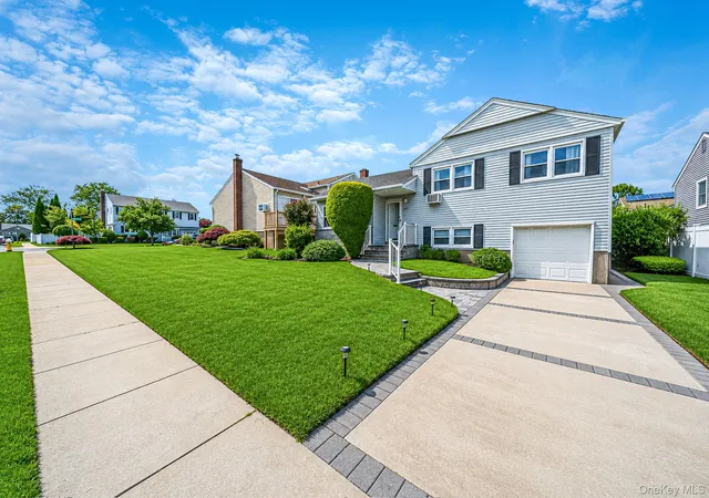 3rd image of 2637 Marin Ln, Hempstead, NY 11554 | MLS# 1005022