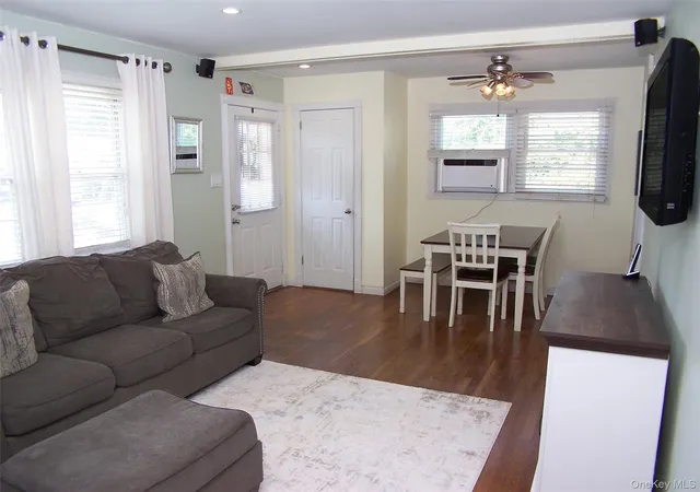 4th image of 31 Saint Joseph Ave, Ronkonkoma, NY 11779 | MLS# 1005097