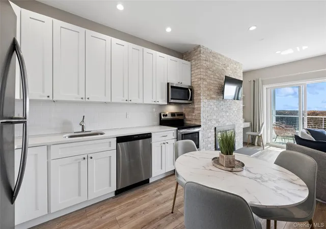 3rd image of 707 Old Montauk Hwy, East Hampton, NY 11954