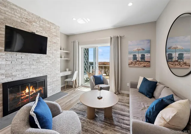 5th image of 707 Old Montauk Hwy, East Hampton, NY 11954