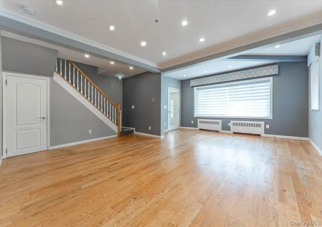 Photo 3 of Sale Pending at 164 Jefferson St, Inwood, NY 11096 | MLS# 1005100 | Listing updated on 2026-07-22