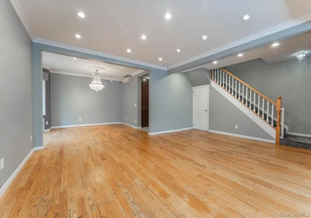 Photo 3 of Sale Pending at 164 Jefferson St, Inwood, NY 11096 | MLS# 1005100 | Listing updated on 2026-07-22