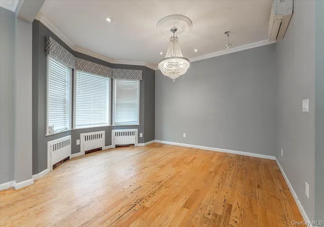 Photo 4 of Sale Pending at 164 Jefferson St, Inwood, NY 11096 | MLS# 1005100 | Listing updated on 2026-07-22