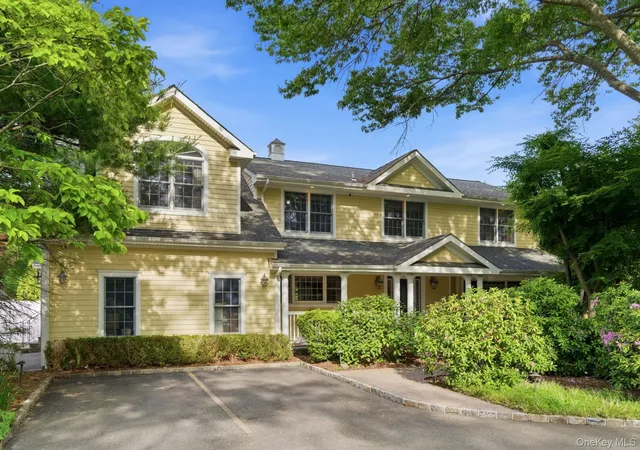 Photo 1 of Single family home for sale at 316 S Woods Rd, Oyster Bay, NY 11797 | MLS# 1005109 | Listing updated on 2026-08-23