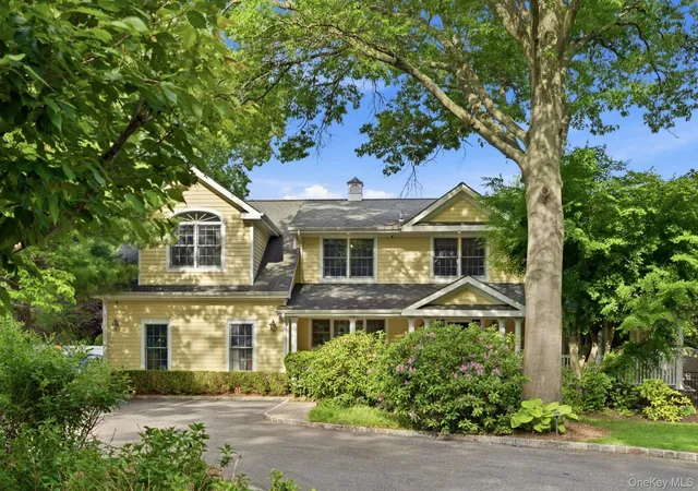 Photo 2 of Single family home for sale at 316 S Woods Rd, Oyster Bay, NY 11797 | MLS# 1005109 | Listing updated on 2026-08-23