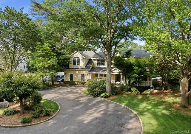 Photo 3 of Single family home for sale at 316 S Woods Rd, Oyster Bay, NY 11797 | MLS# 1005109 | Listing updated on 2026-08-23