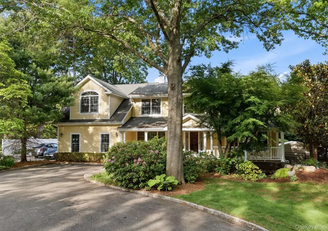 Photo 3 of Single family home for sale at 316 S Woods Rd, Oyster Bay, NY 11797 | MLS# 1005109 | Listing updated on 2026-08-23