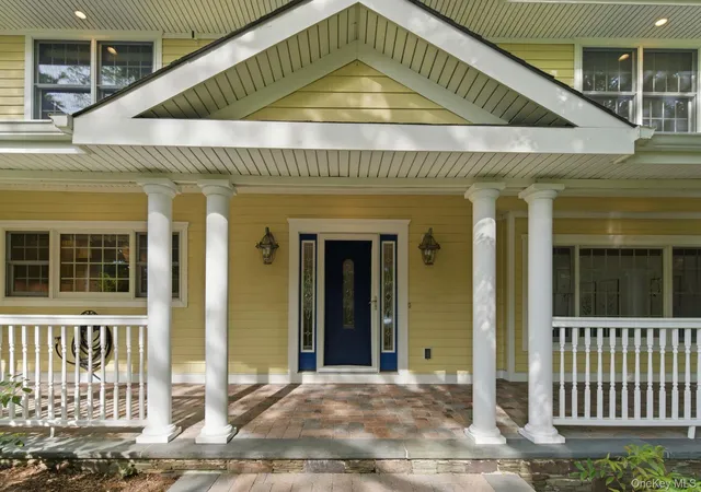 Photo 4 of Single family home for sale at 316 S Woods Rd, Oyster Bay, NY 11797 | MLS# 1005109 | Listing updated on 2026-08-23