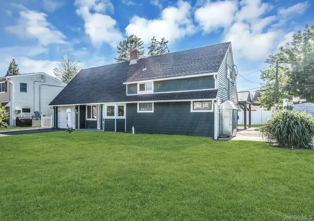 Photo 3 of Single family home for sale at 38 Fireplace Ln, Hicksville, NY 11801 | MLS# 1005114 | Listing updated on 2026-10-03