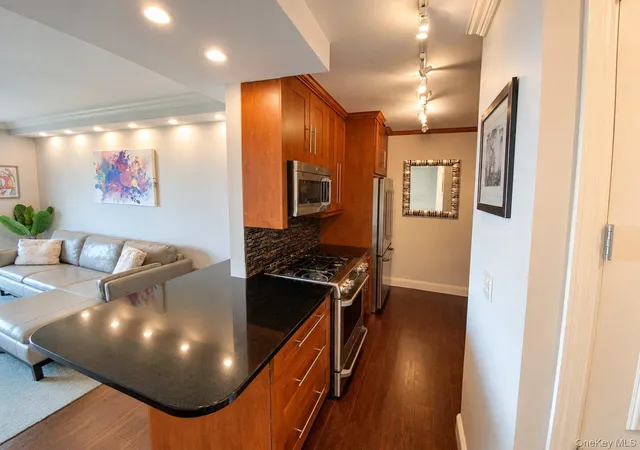 5th image of 27010 Grand Central Pkwy #19T, Floral Park, NY 11005 | MLS# 1005115