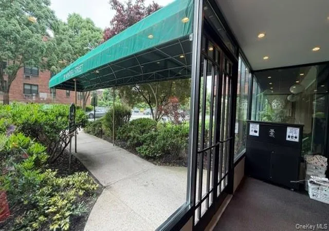 2nd image of 20 Wendell St, Hempstead, NY 11550