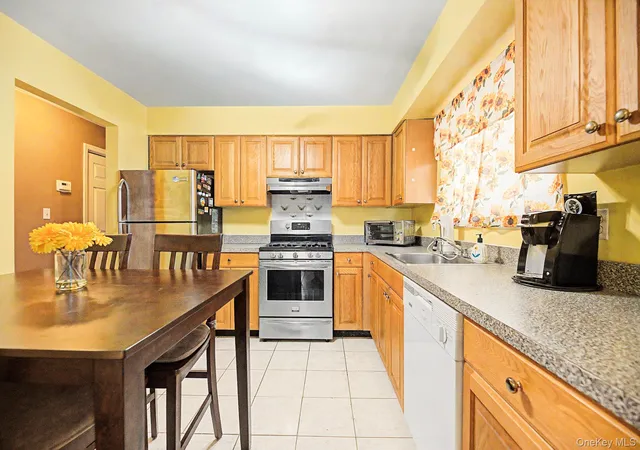 4th image of 2459 Lodovick Ave, New York, NY 10469 | MLS# 1005185