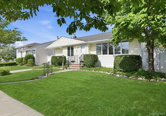 3rd image of 61 Hunter Ln, Oyster Bay, NY 11801 | MLS# 1005189