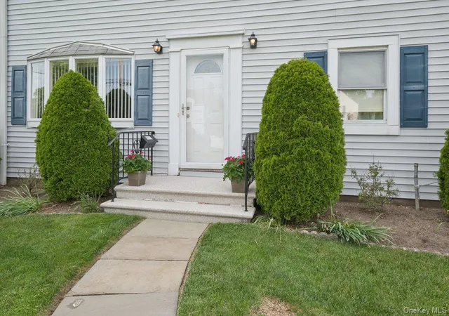 Homes for sale in Eastchester, NY | 21 Hayes Dr, Eastchester, NY 10709 | MLS# 1005205