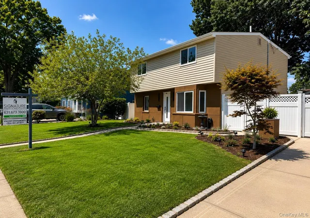 Photo 3 of Sale Pending at 40 Buttercup Ln, Hempstead, NY 11756 | MLS# 1005218 | Listing updated on 2026-09-01