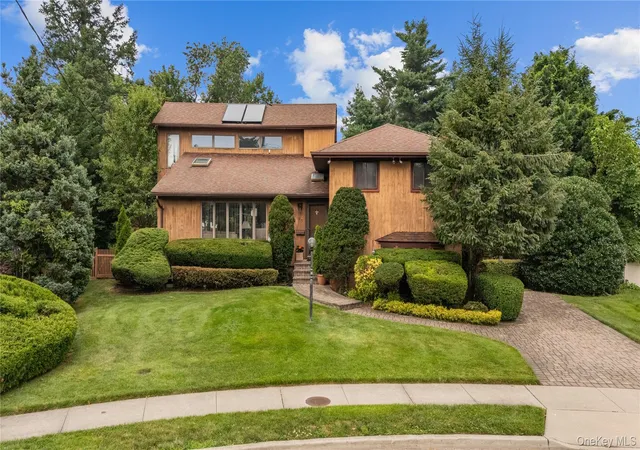 Photo 1 of Sale Pending at 65 Elmtree Ln, Oyster Bay, NY 11753 | MLS# 1005220 | Listing updated on 2026-09-04