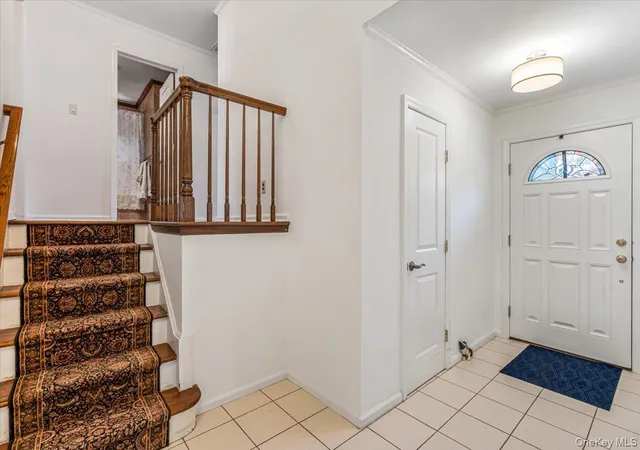2nd image of 21 Lydia Ln, Garden City, NY 11530 | MLS# 1005227