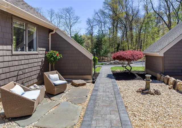 4th image of 12 Flax Pond Woods Rd, Setauket, NY 11733 | MLS# 1005238