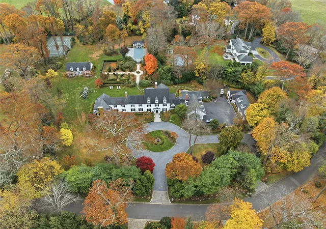 Photo 1 of Mansion for sale at 8 Stonegate Ln, Oyster Bay, NY 11545 | MLS# 1005247 | Listing updated on 2026-10-06