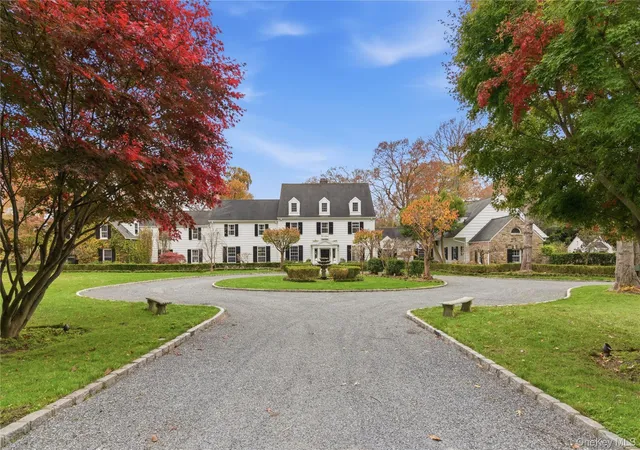 Photo 3 of Mansion for sale at 8 Stonegate Ln, Oyster Bay, NY 11545 | MLS# 1005247 | Listing updated on 2026-10-06