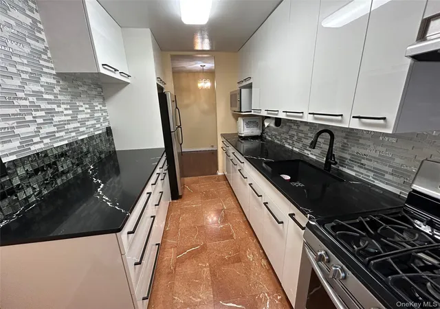 Listing Photo 5 - Condo for sale in building located at 365 Bronx River Rd, Yonkers, NY 10701 - Unit #3J