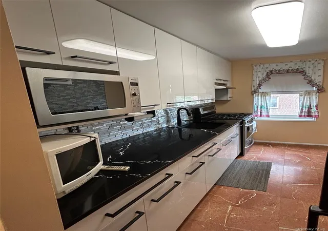 Photo 3 of Condo for sale at 365 Bronx River Rd #3J, Yonkers, NY 10704 | MLS# 1005298 | Listing updated on 2026-10-08