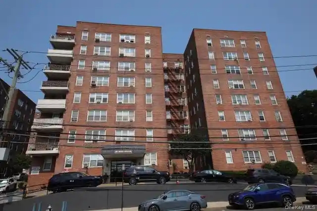 Listing Photo 2 - Condo for sale in 365 Bronx River Rd located at 365 Bronx River Rd, Yonkers, NY 10701 - Unit #3J