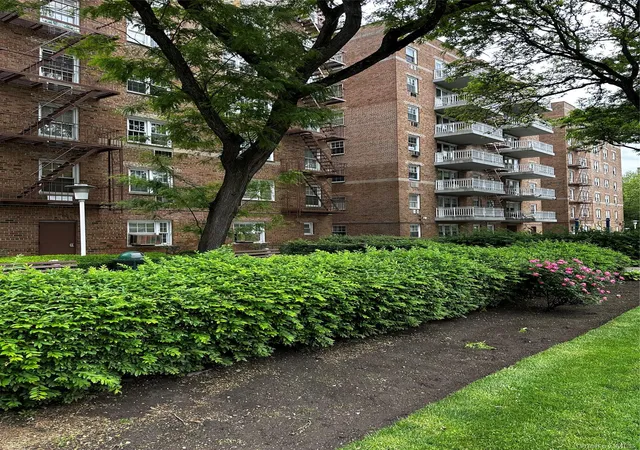 2nd image of 14930 88Th St #3D, New York, NY 11414 | MLS# 1005300