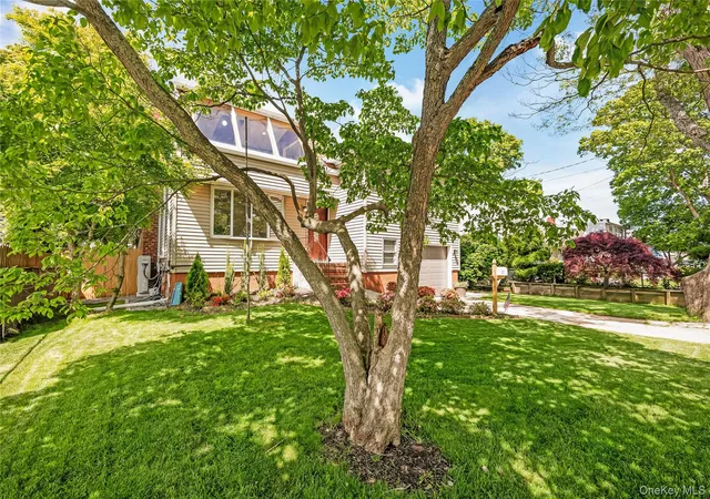 2nd image of 233 Walnut St, Massapequa Park, NY 11762 | MLS# 1005318